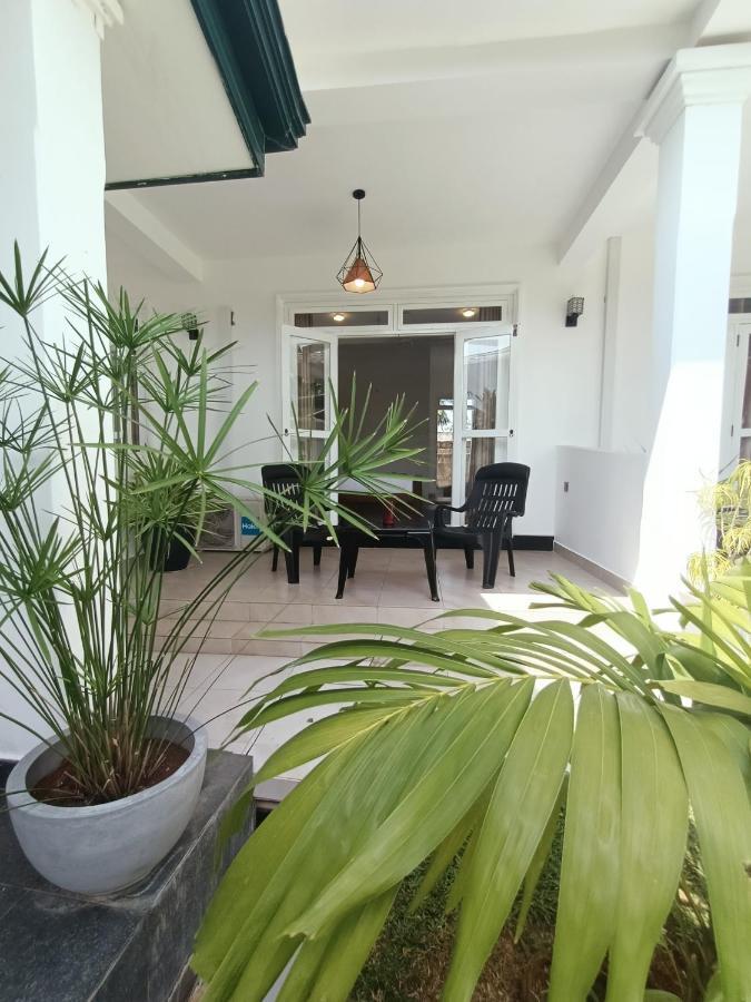 The Bamboo Tree Transit Hotel Katunayaka Buitenkant foto