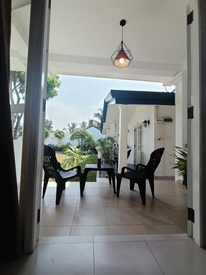 The Bamboo Tree Transit Hotel Katunayaka Buitenkant foto