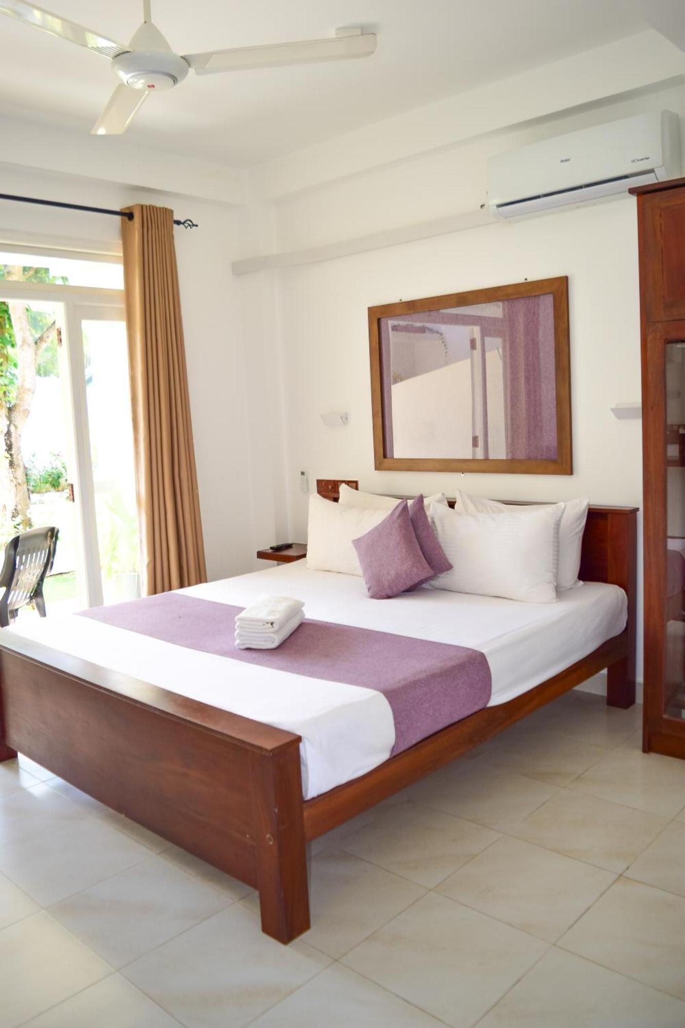The Bamboo Tree Transit Hotel Katunayaka Buitenkant foto