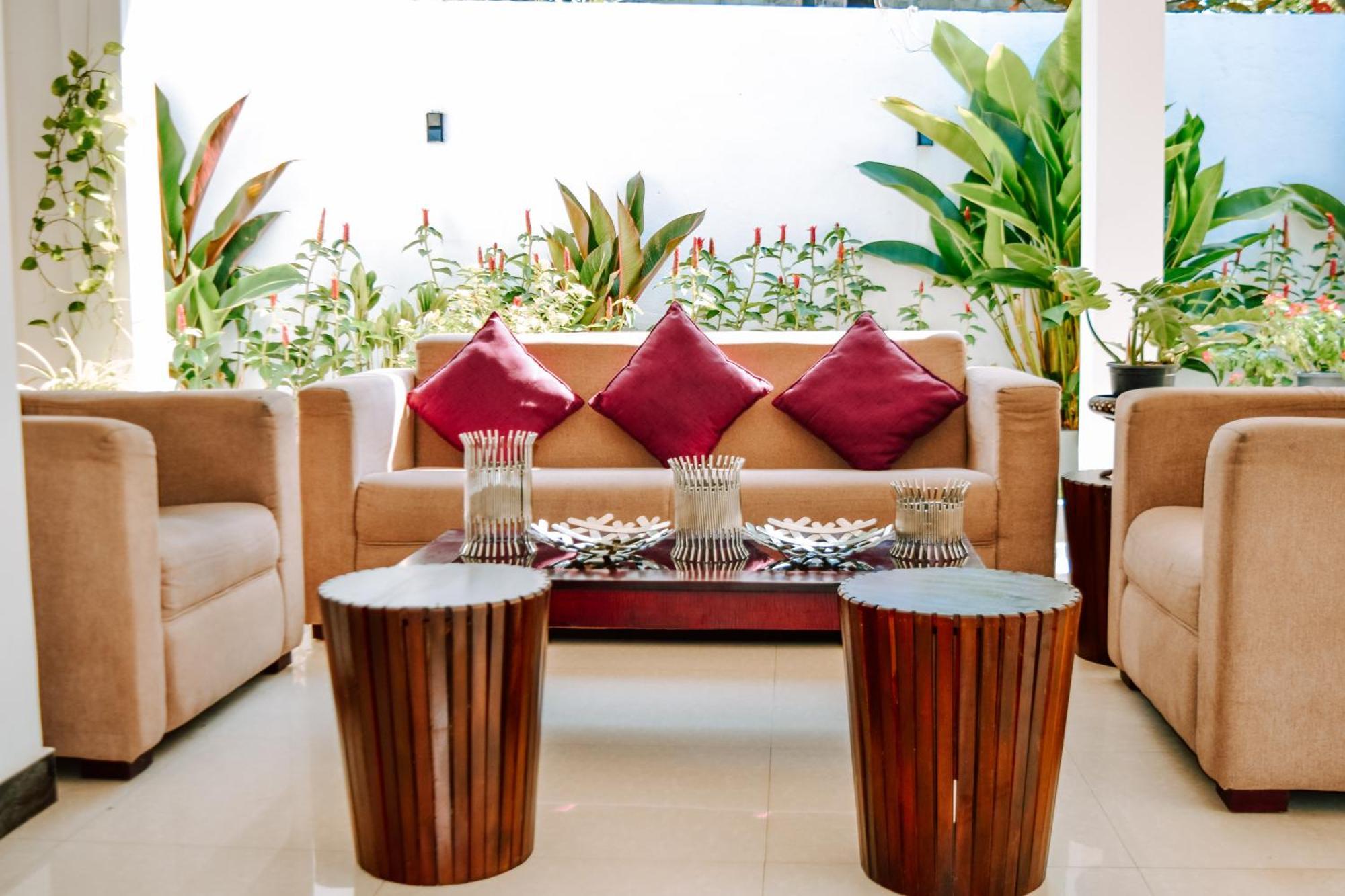 The Bamboo Tree Transit Hotel Katunayaka Buitenkant foto