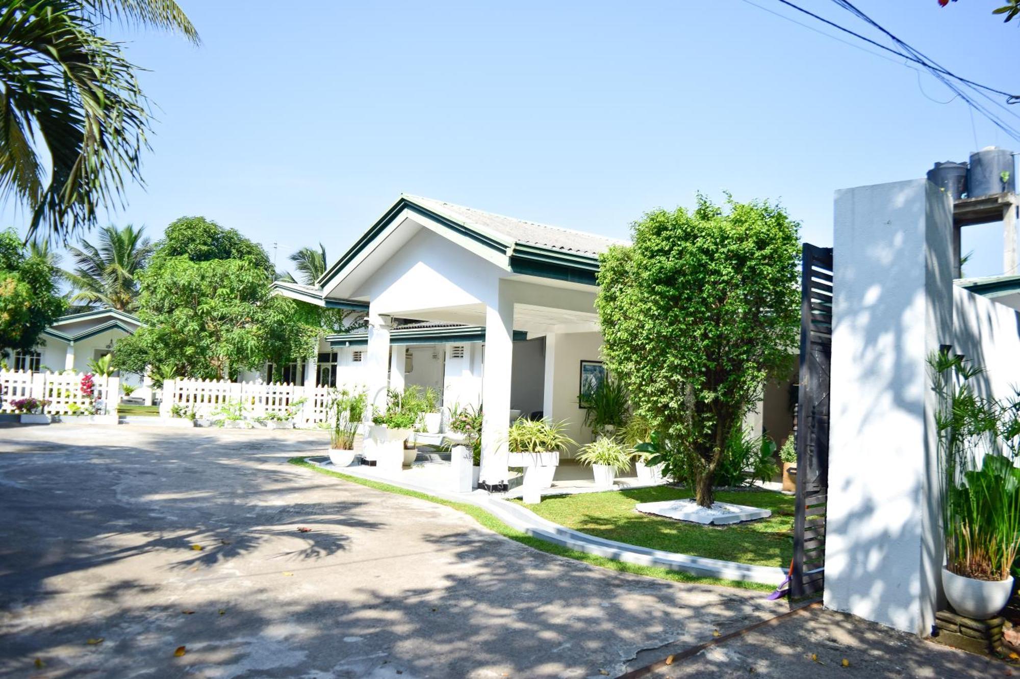 The Bamboo Tree Transit Hotel Katunayaka Buitenkant foto