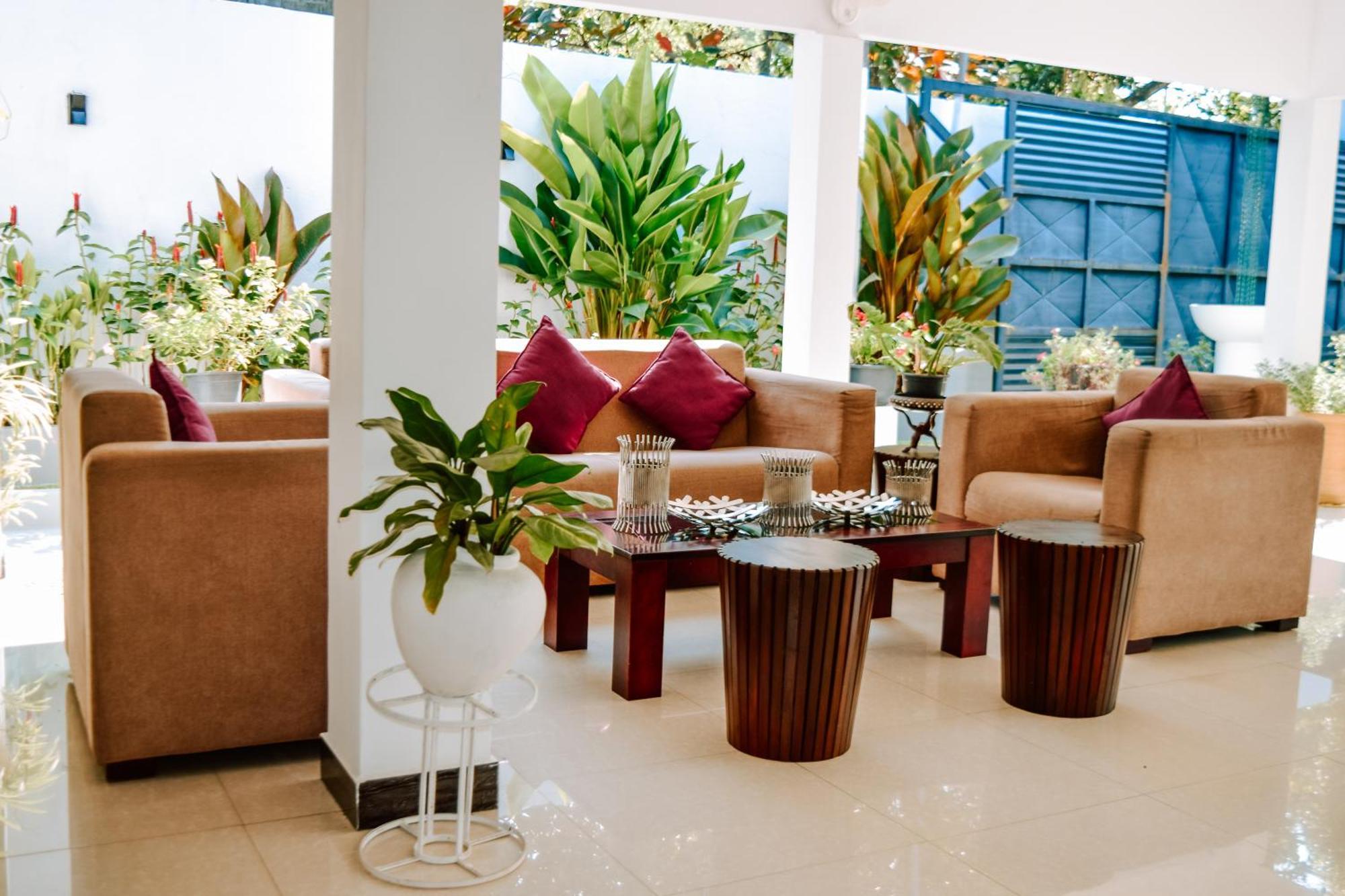 The Bamboo Tree Transit Hotel Katunayaka Buitenkant foto